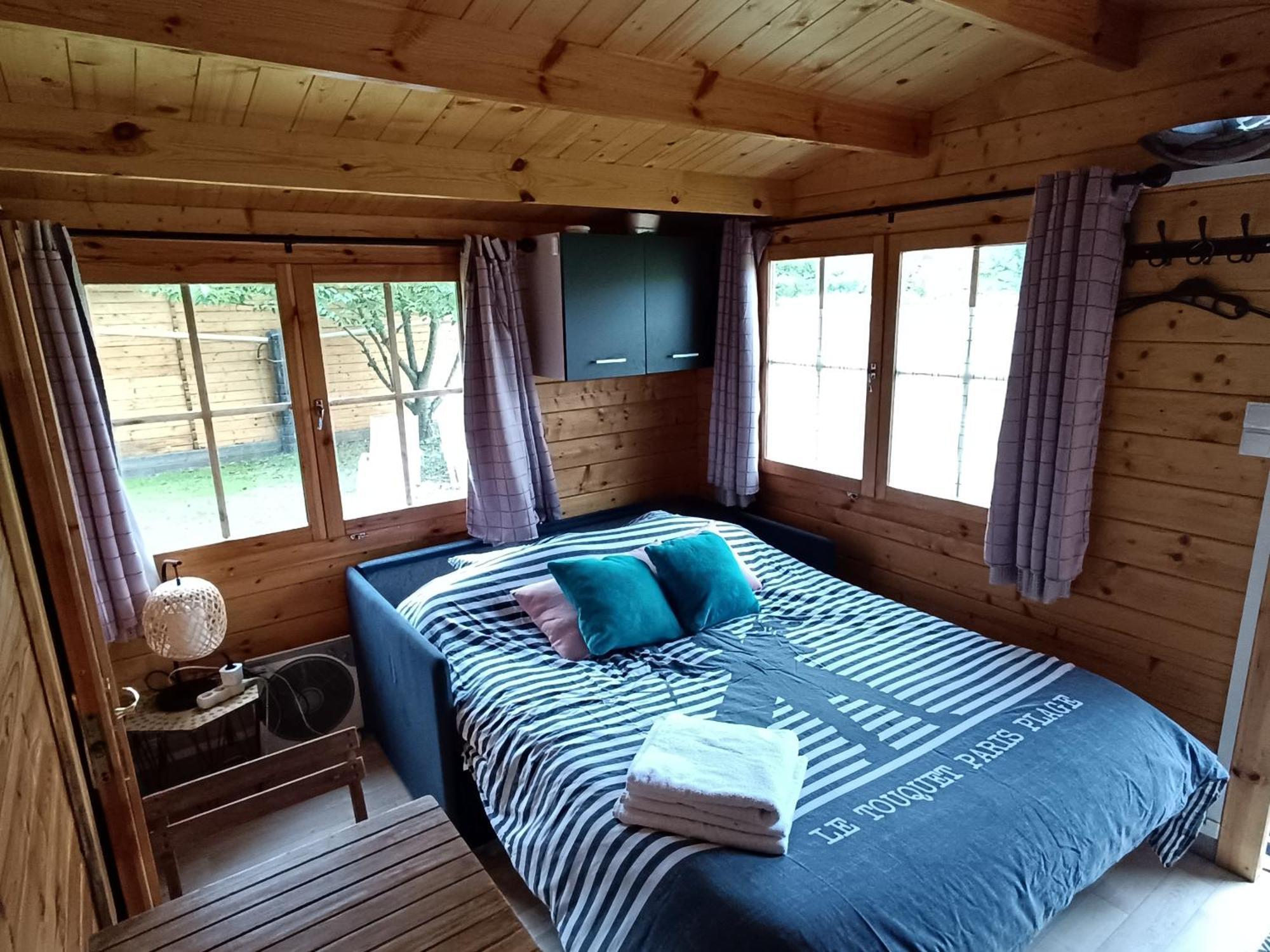 Gite Les Chalets Du Fliers Verton Meubles De Tourisme Classes 2 Etoiles Berck Room photo